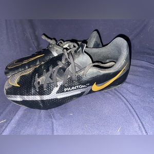Boys soccer cleats Nike Phantoms black with gold